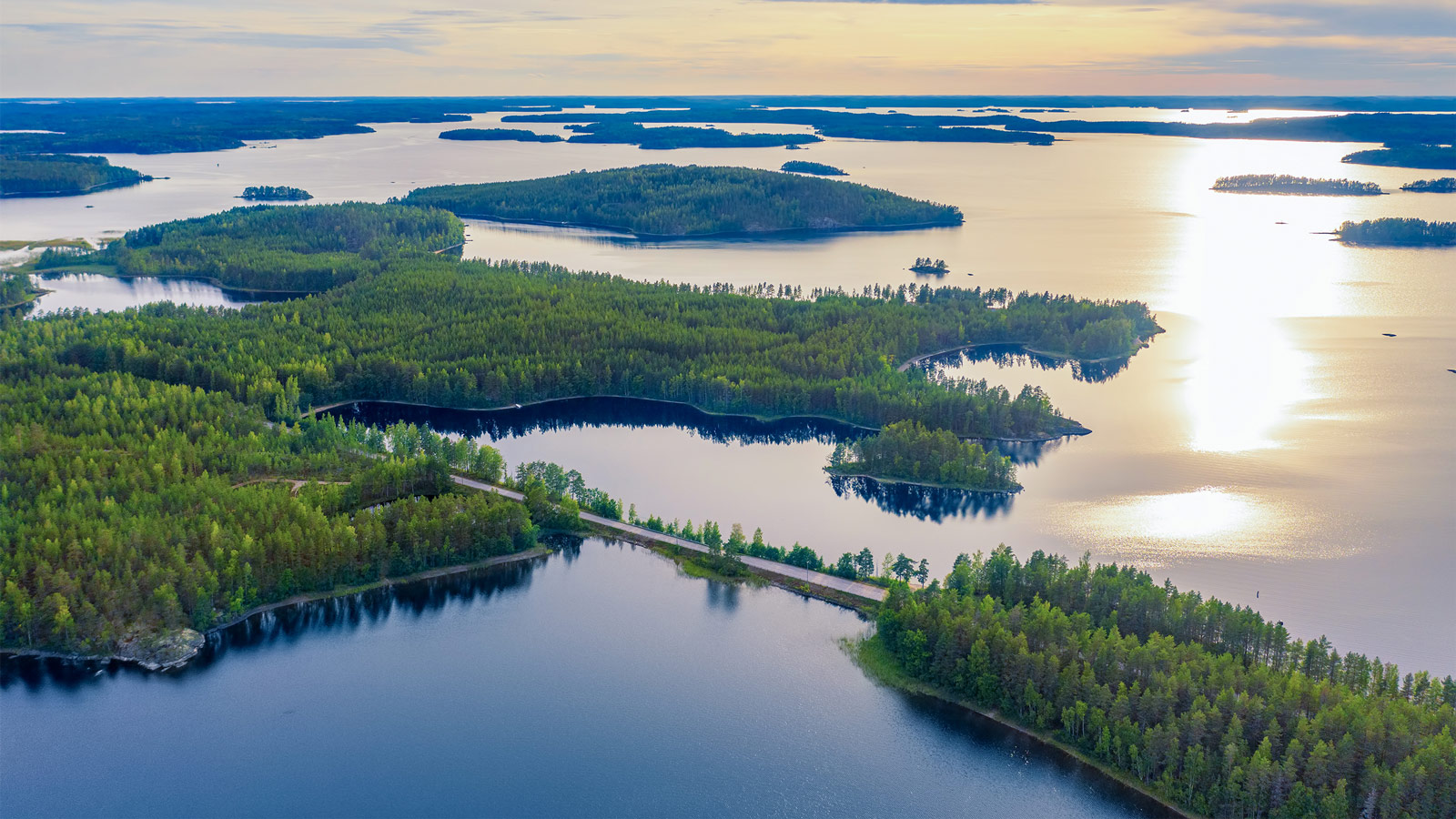 Sähköinen yritysautoilu on vähäpäästöisempää ja ympäristöystävällisempää.